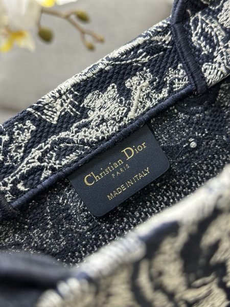 Handbag Dior  M1286 size 26.5 x 21 x 14 cm