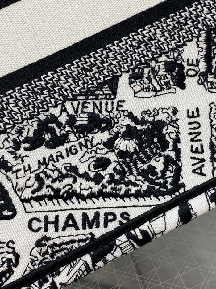  Handbag   Dior  size  26*8*22 cm 