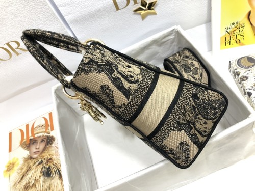  Handbag Dior M0565 size 24 x 20 x 11 cm