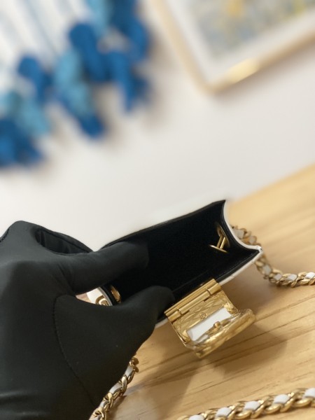 Handbag  Chanel   2981  size  18*3*10  cm