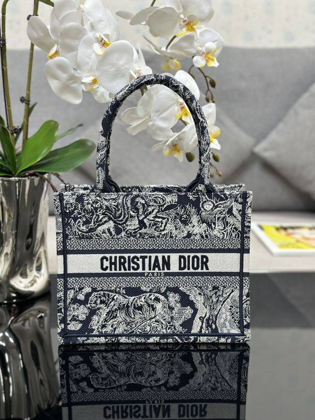 Handbag Dior  M1286 size 26.5 x 21 x 14 cm