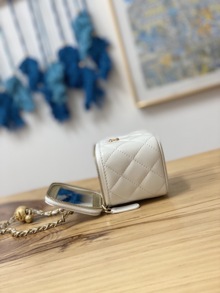  Handbag Chanel 81219 size 10.5 8.5 7 cm