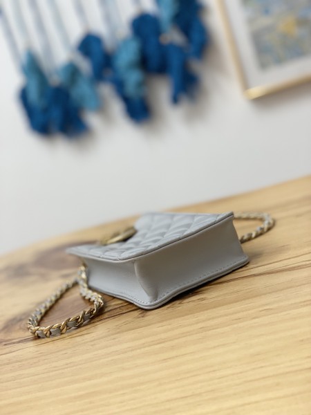 Handbag  Chanel  2981  size  18*3*10  cm