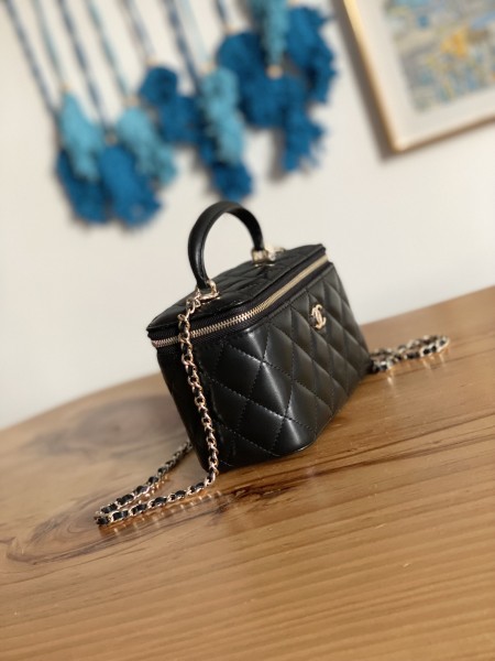 Handbag  Chanel  81211  size  9.5 17 8 cm