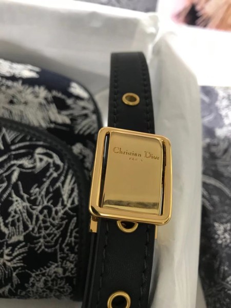 Handbag  Dior M9319 size 22*17*6 cm