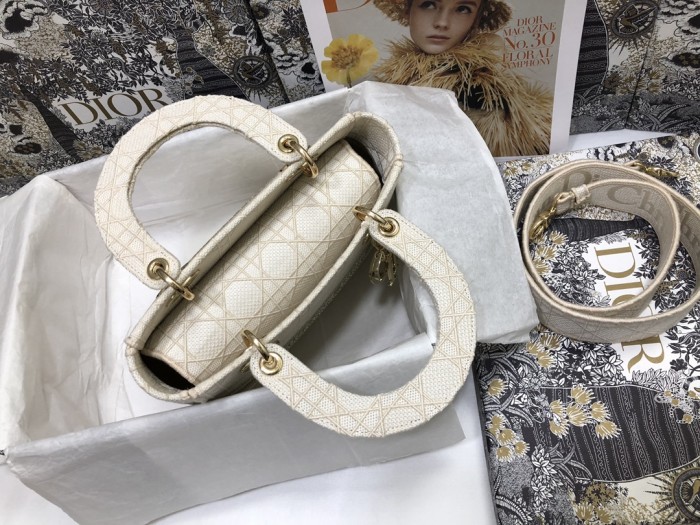 Handbag  Dior M0565 size 24*20*11 cmm