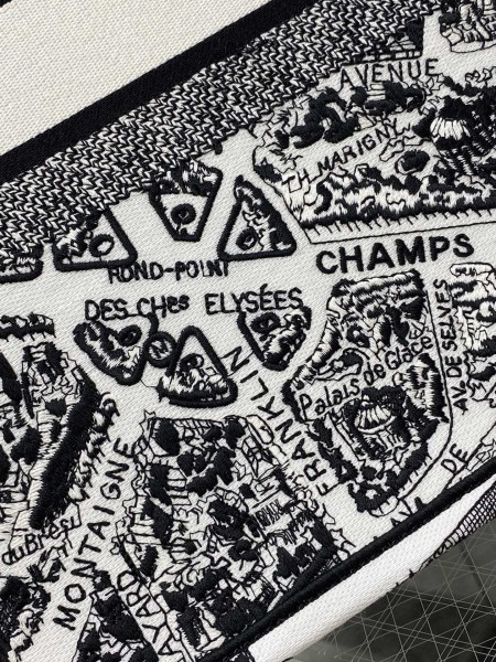  Handbag   Dior  size  42*18*35 cm