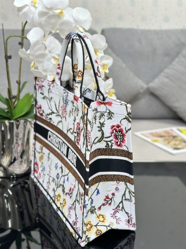 Handbag Dior M1286 size 42 x 35 x 18.5  cm