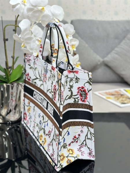 Handbag Dior M1286 size 42 x 35 x 18.5  cm