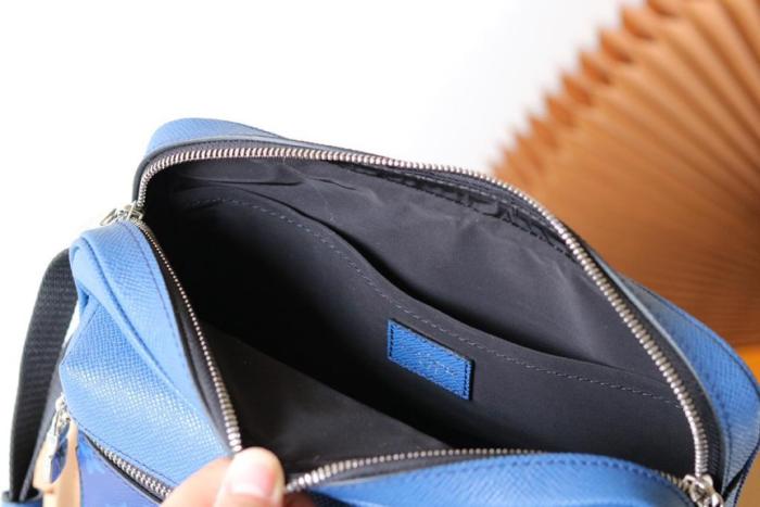 LOUIS VUITTON Outdoor Messenger Navy Blue M30242 size 26*10.5*20 cm