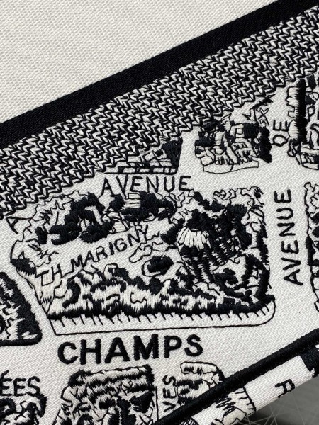  Handbag   Dior  size  36*18*28 cm