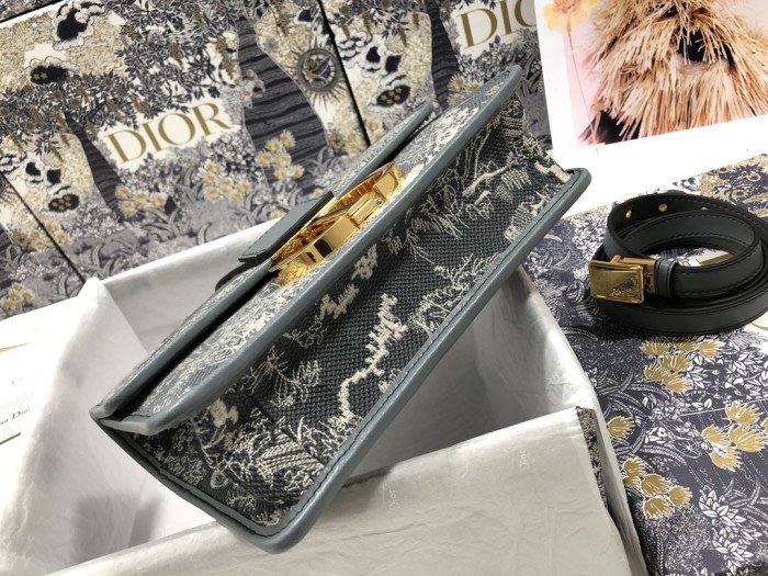 Handbag  Dior M9203 size 24 x 17 x 8 cm