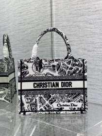  Handbag   Dior  size  26*8*22 cm 