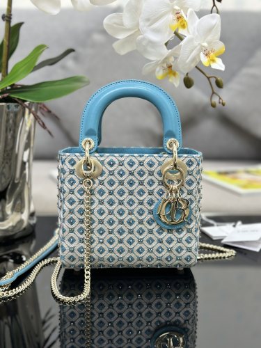 Handbag Dior M0505 size 17 x 15 x 7 cm