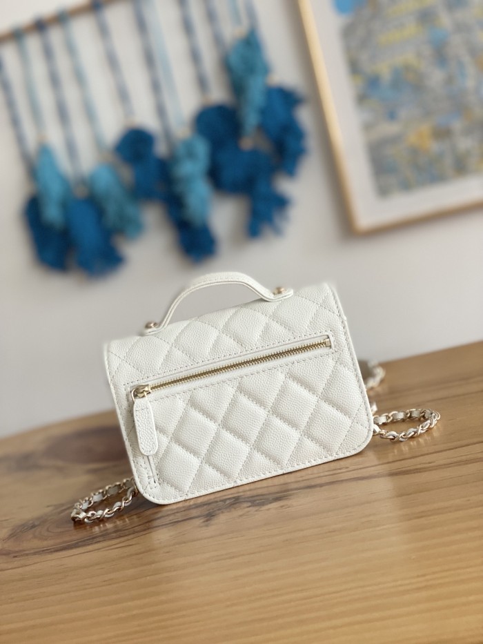 Handbag  Chanel  81215  size  15 Cm