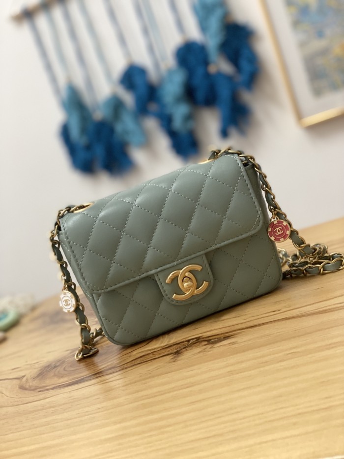  Handbag   Chanel AS3738  size  12.5*16*6 cm
