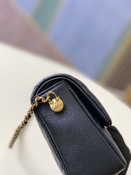 Handbag  Chanel  AS2855  size  19.5 13.5 6 cm