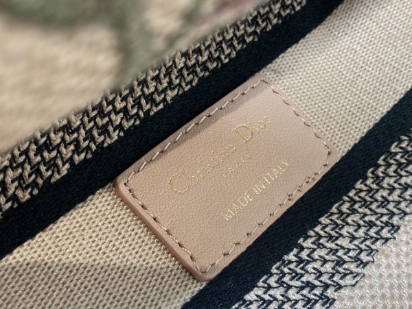  Handbag   Dior   size  24*11*20 cm