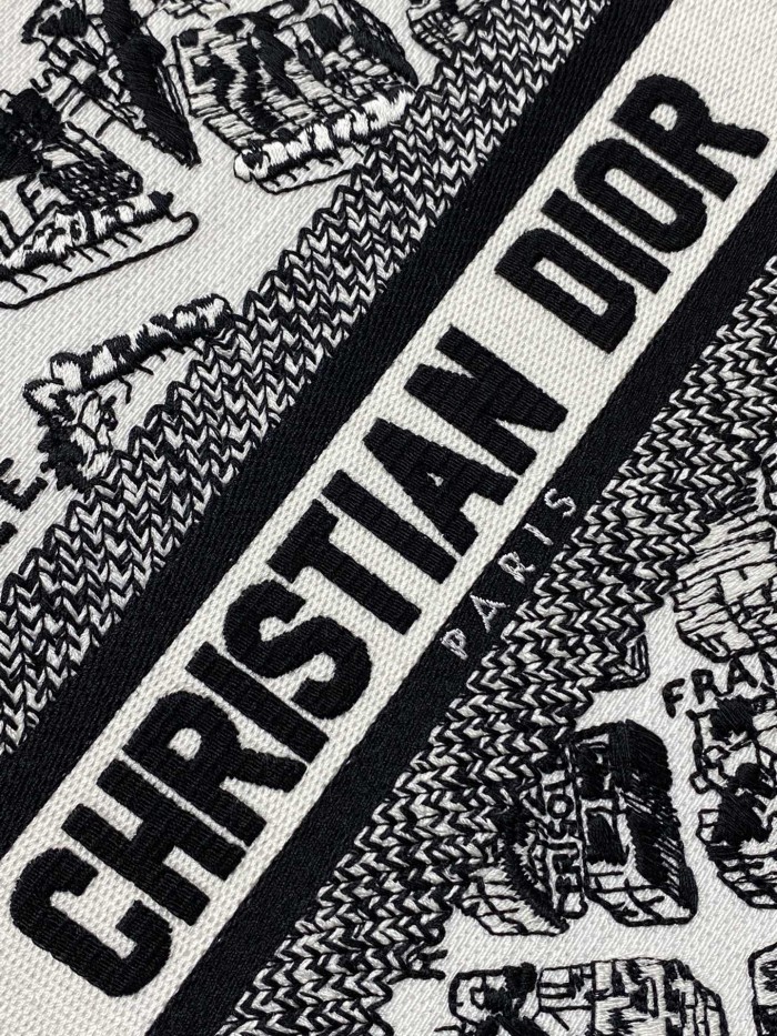  Handbag   Dior  size  26*8*22 cm 