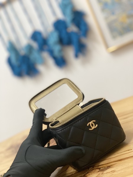  Handbag Chanel 81219 size 10.5 8.5 7 cm
