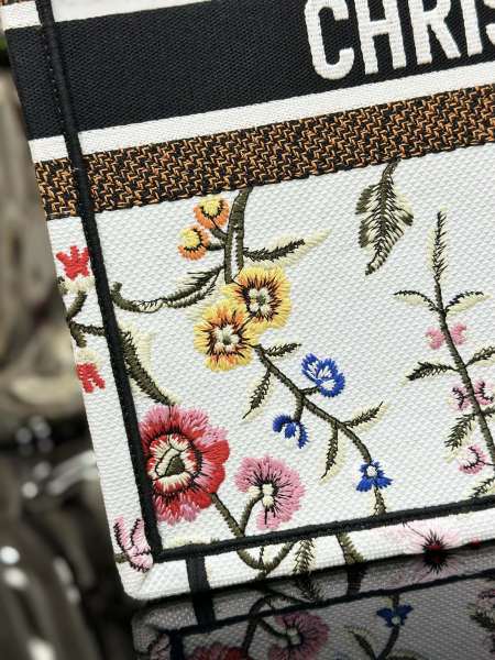 Handbag Dior M1286 size 42 x 35 x 18.5  cm