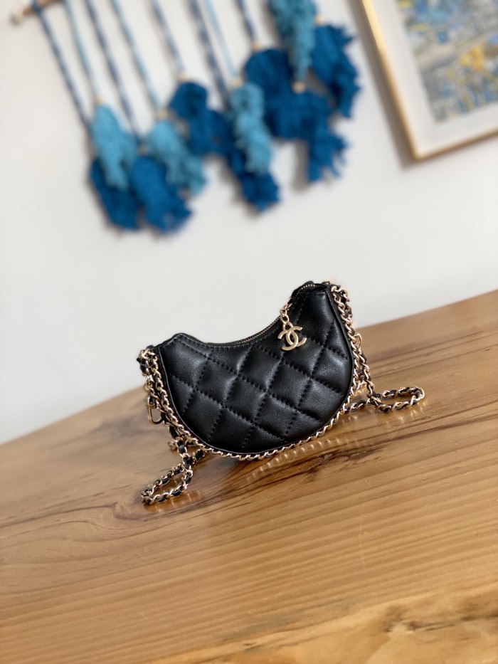  Handbag   Chanel  AP3232  size  9.5-10.5-5 cm