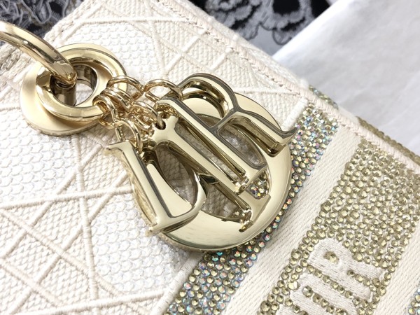 Handbag  Dior M0565 size 24*20*11 cmm