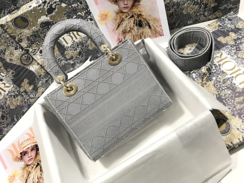 Handbag  Dior M0565 size 24*20*11 cm