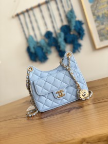 Handbag  Chanel AS3710  size  17×19×6  cm 
