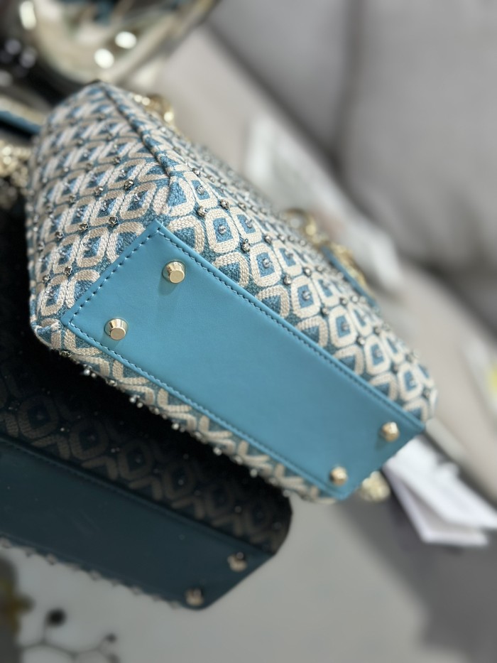 Handbag Dior M0505 size 17 x 15 x 7 cm