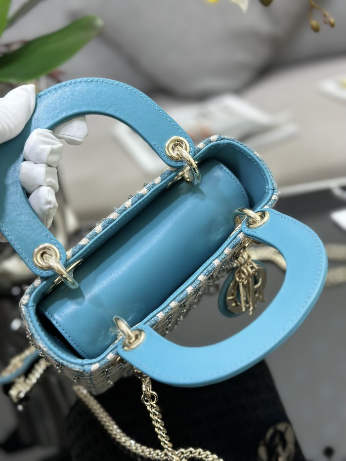 Handbag Dior M0505 size 17 x 15 x 7 cm