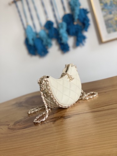  Handbag  Chanel  AP3232  size  9.5-10.5-5  cm