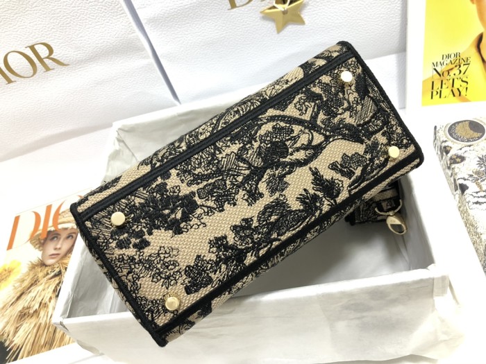  Handbag Dior M0565 size 24 x 20 x 11 cm