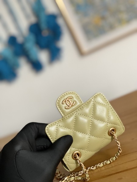 Handbag   Chanel  81227  size  11 cm