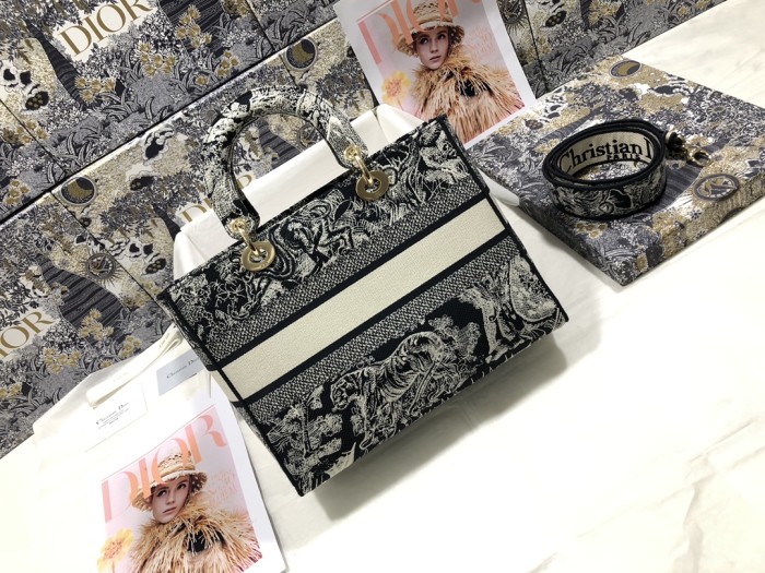  Handbag Dior M0566 size 32 x 25 x 11 cm