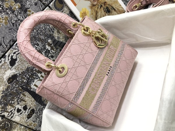 Handbag  Dior M0565 size 24*20*11 cm