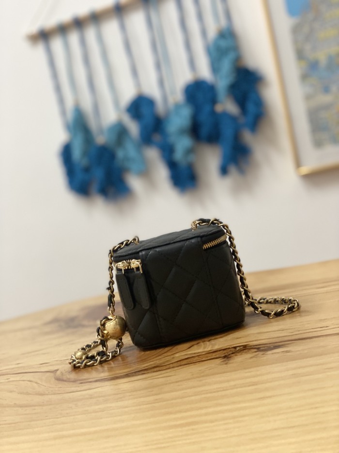  Handbag Chanel 81219 size 10.5 8.5 7 cm