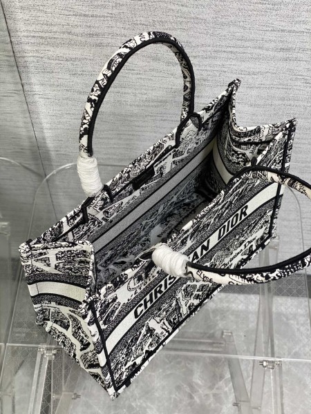  Handbag   Dior  size  36*18*28 cm