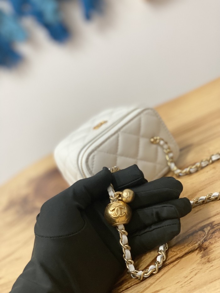  Handbag Chanel 81219 size 10.5 8.5 7 cm