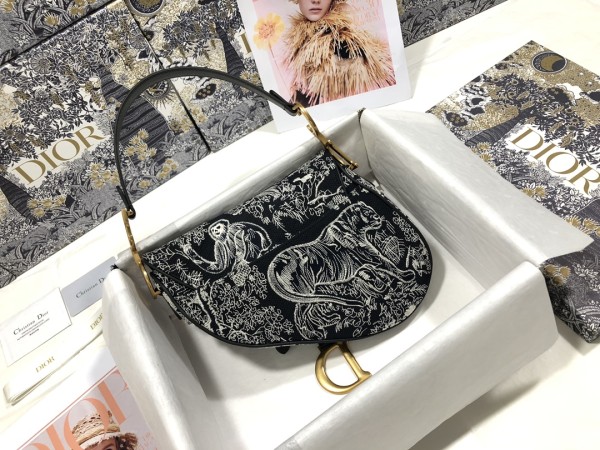 Handbag Chanel M0446 size 25.5 x 20 x 6.5 cm