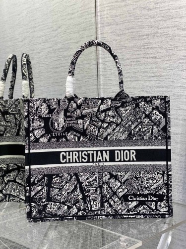  Handbag   Dior  size  42*18*35 cm