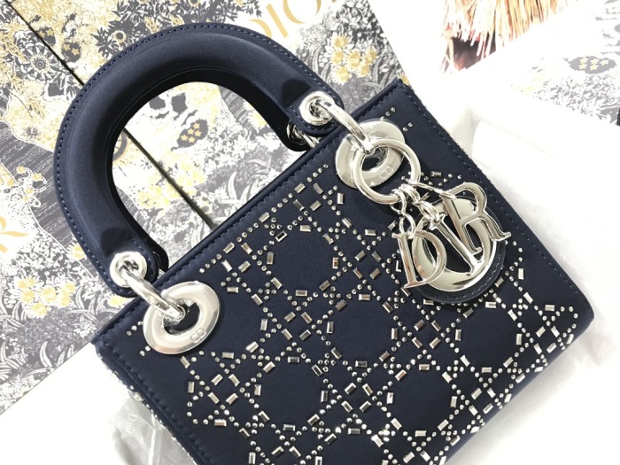 Handbag  Dior M0505 size 17×15×7 cm