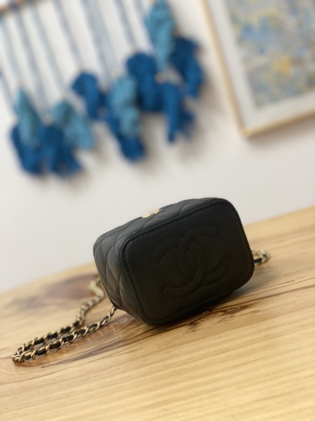  Handbag Chanel 81219 size 10.5 8.5 7 cm