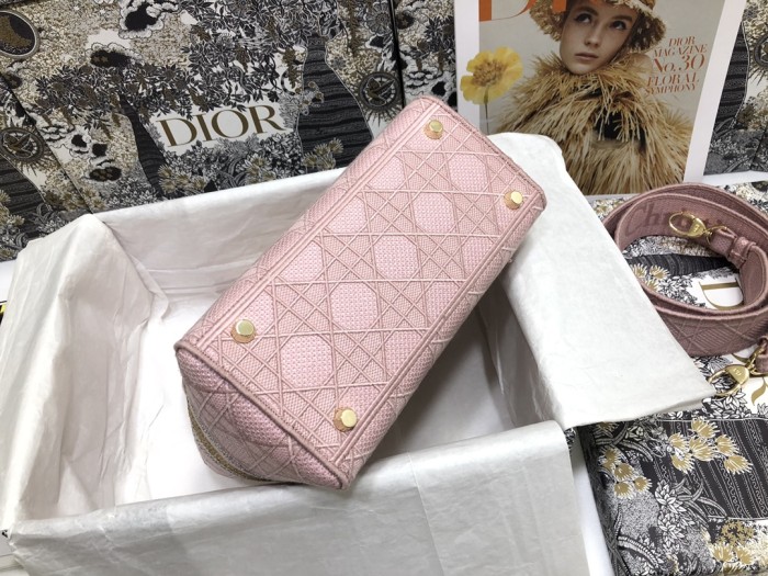 Handbag  Dior M0565 size 24*20*11 cm