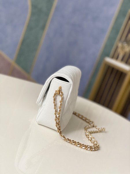 Handbag  Chanel  AS2855  size  19.5 13.5 6 cm