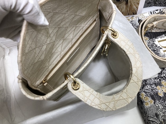 Handbag  Dior M0565 size 24*20*11 cmm