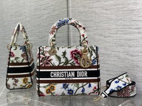  Handbag   Dior  size   24*11*20 cm