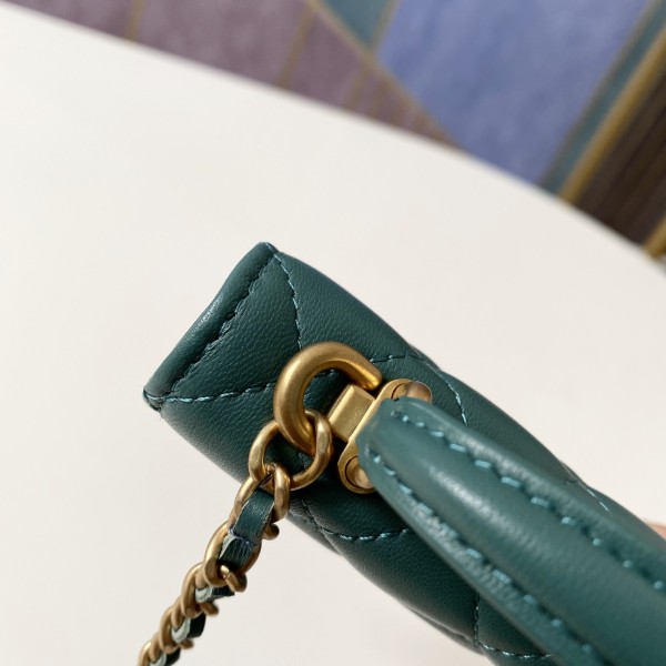  Handbag Chanel 81112 size 12 9.5 3 cm