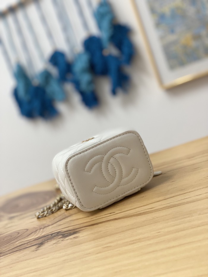  Handbag Chanel 81219 size 10.5 8.5 7 cm