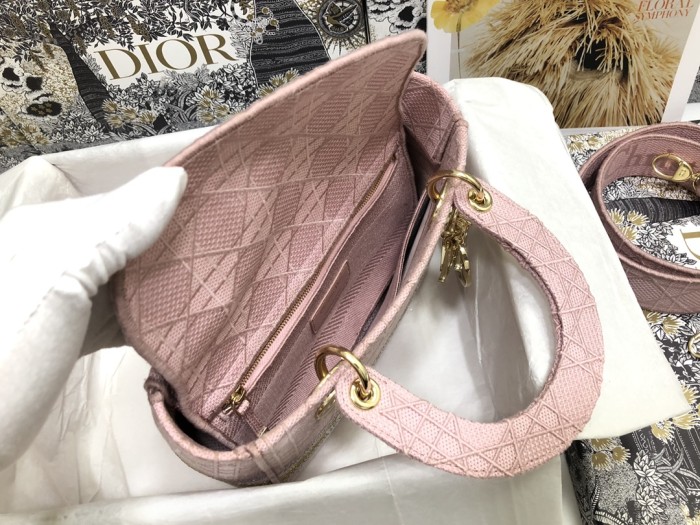 Handbag  Dior M0565 size 24*20*11 cm